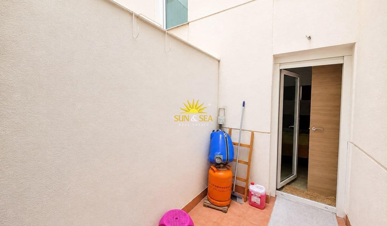 Apartamento de 2 habitaciones en Torrevieja en venta - 160.000 € (Ref: 9898469)