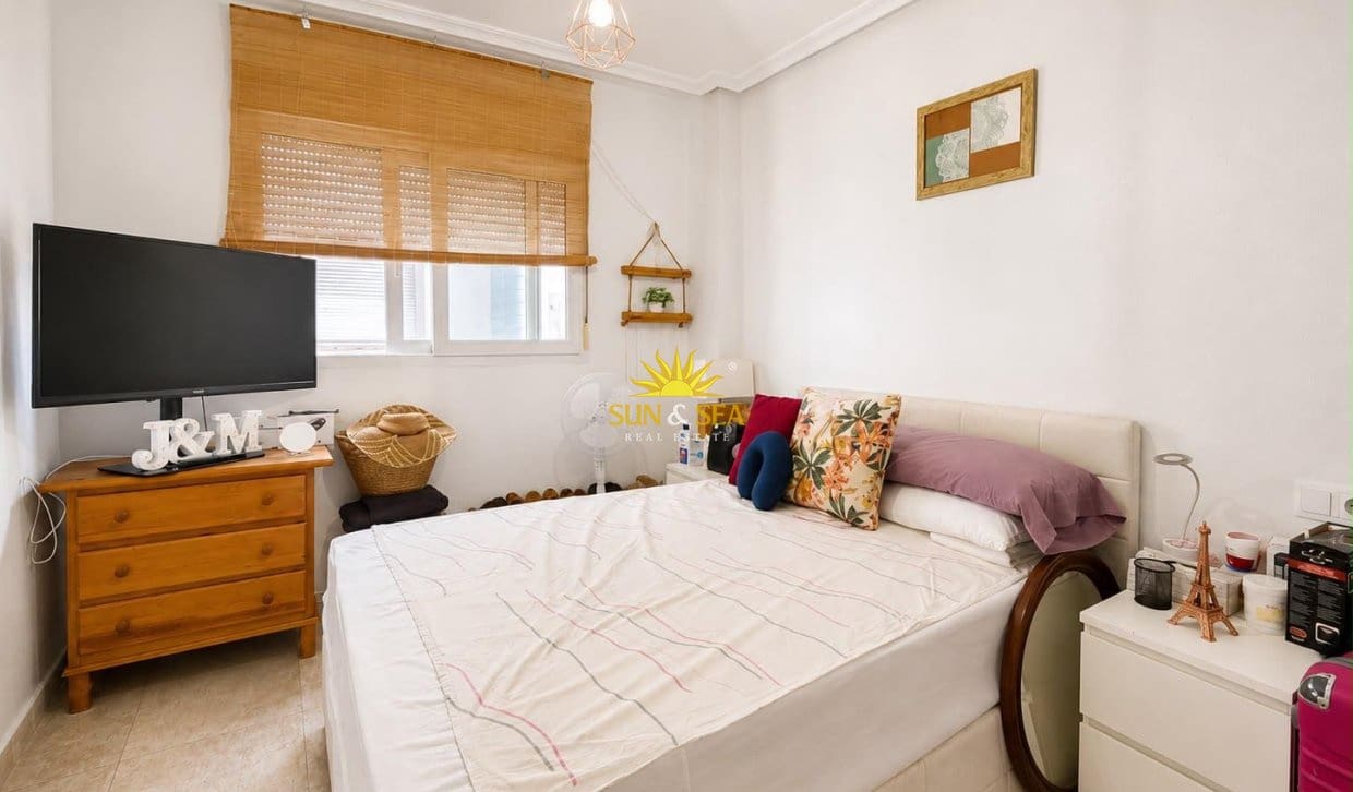 Apartamento de 2 habitaciones en Torrevieja en venta - 160.000 € (Ref: 9898469)