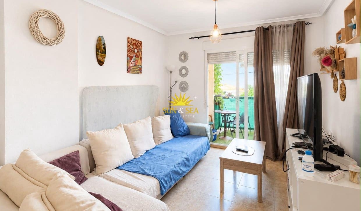 Apartamento de 2 habitaciones en Torrevieja en venta - 160.000 € (Ref: 9898469)