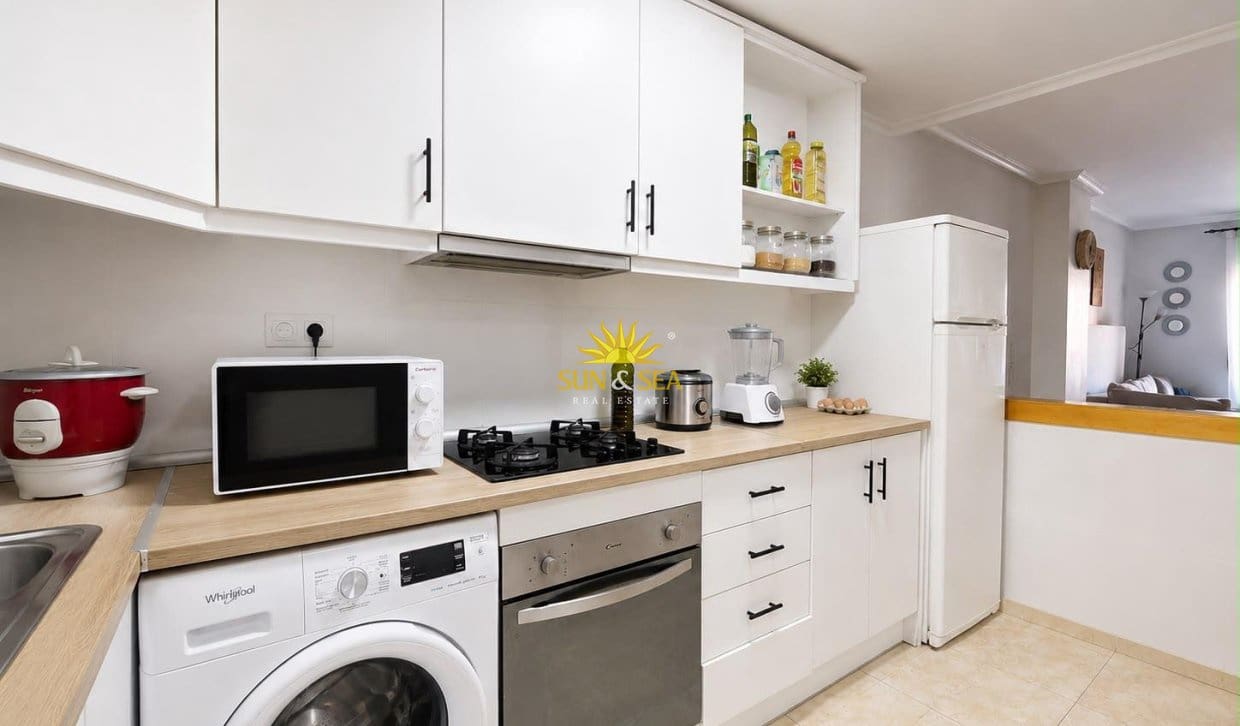 Apartamento de 2 habitaciones en Torrevieja en venta - 160.000 € (Ref: 9898469)