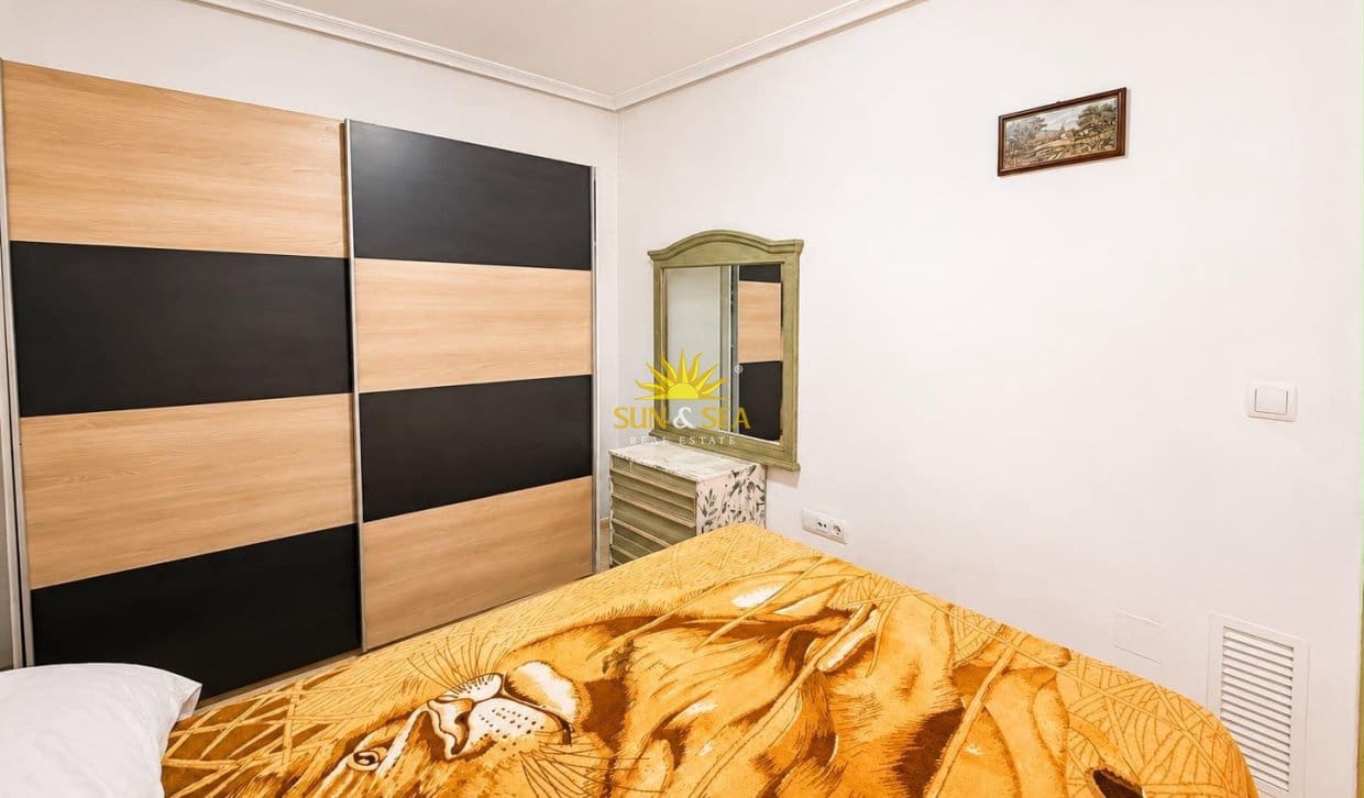 Apartamento de 2 habitaciones en Torrevieja en venta - 160.000 € (Ref: 9898469)