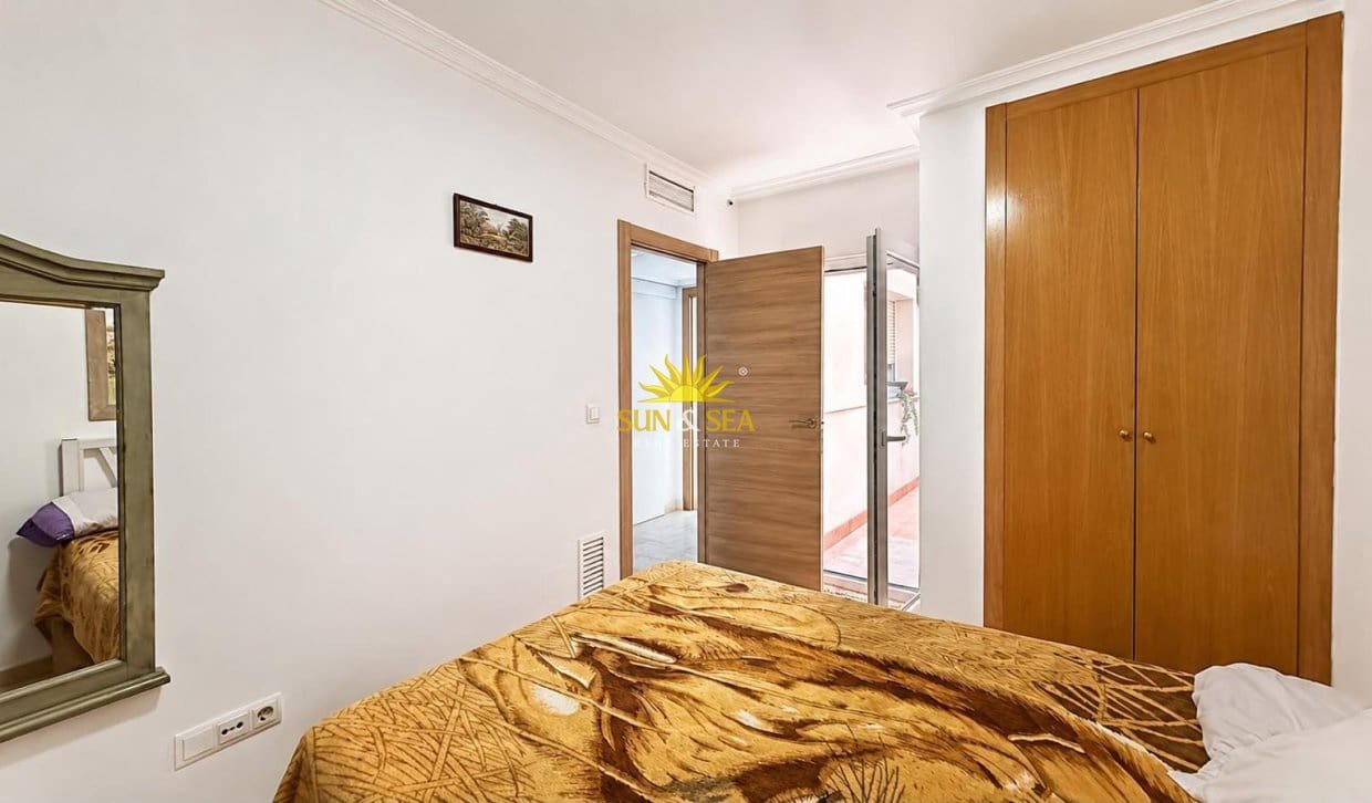 Apartamento de 2 habitaciones en Torrevieja en venta - 160.000 € (Ref: 9898469)