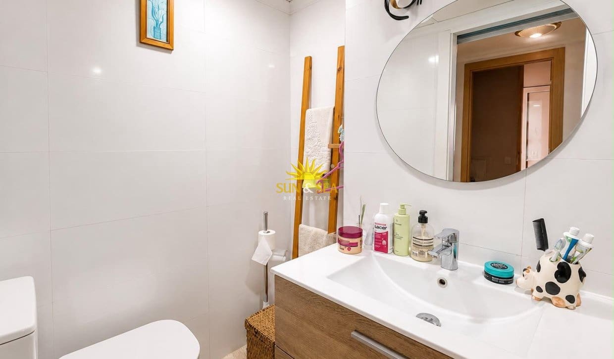 Apartamento de 2 habitaciones en Torrevieja en venta - 160.000 € (Ref: 9898469)