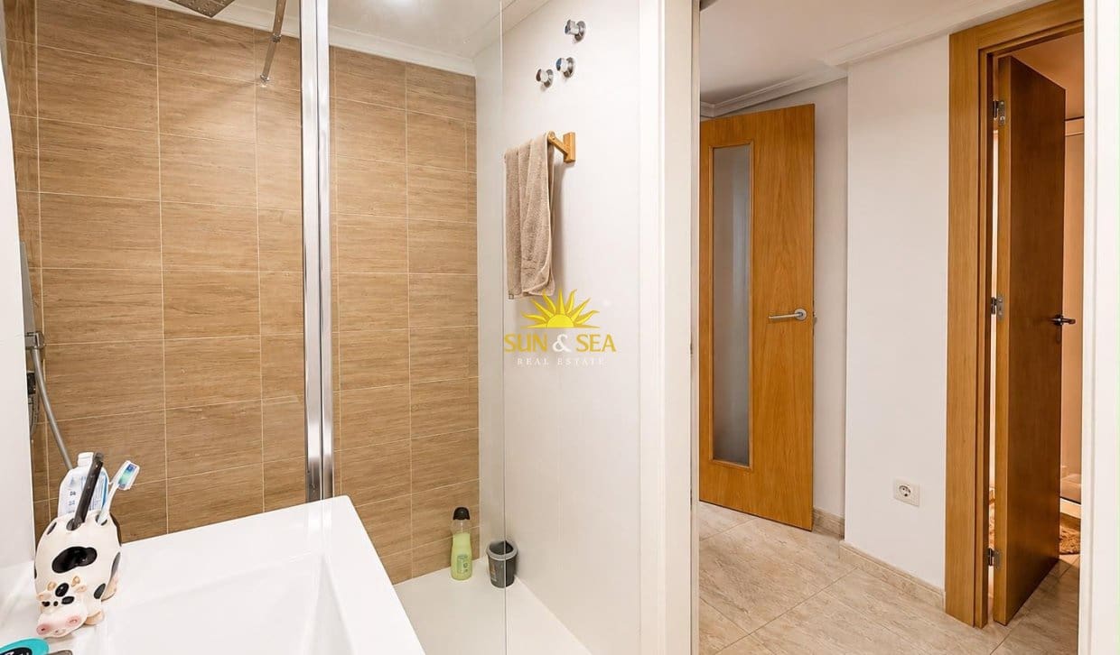 Apartamento de 2 habitaciones en Torrevieja en venta - 160.000 € (Ref: 9898469)