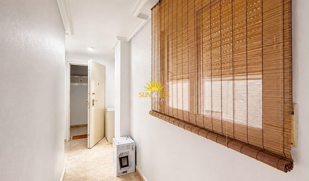 Apartamento de 2 habitaciones en Torrevieja en venta - 160.000 € (Ref: 9898469)