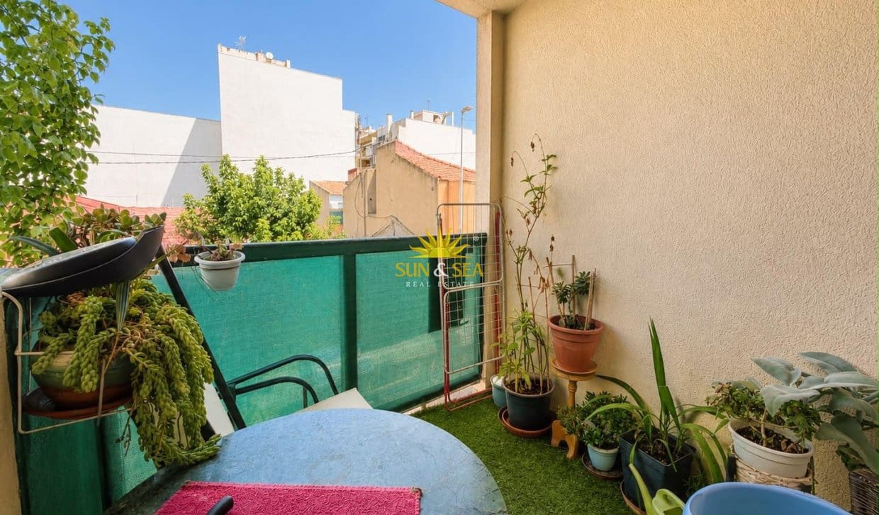 Apartamento de 2 habitaciones en Torrevieja en venta - 160.000 € (Ref: 9898469)