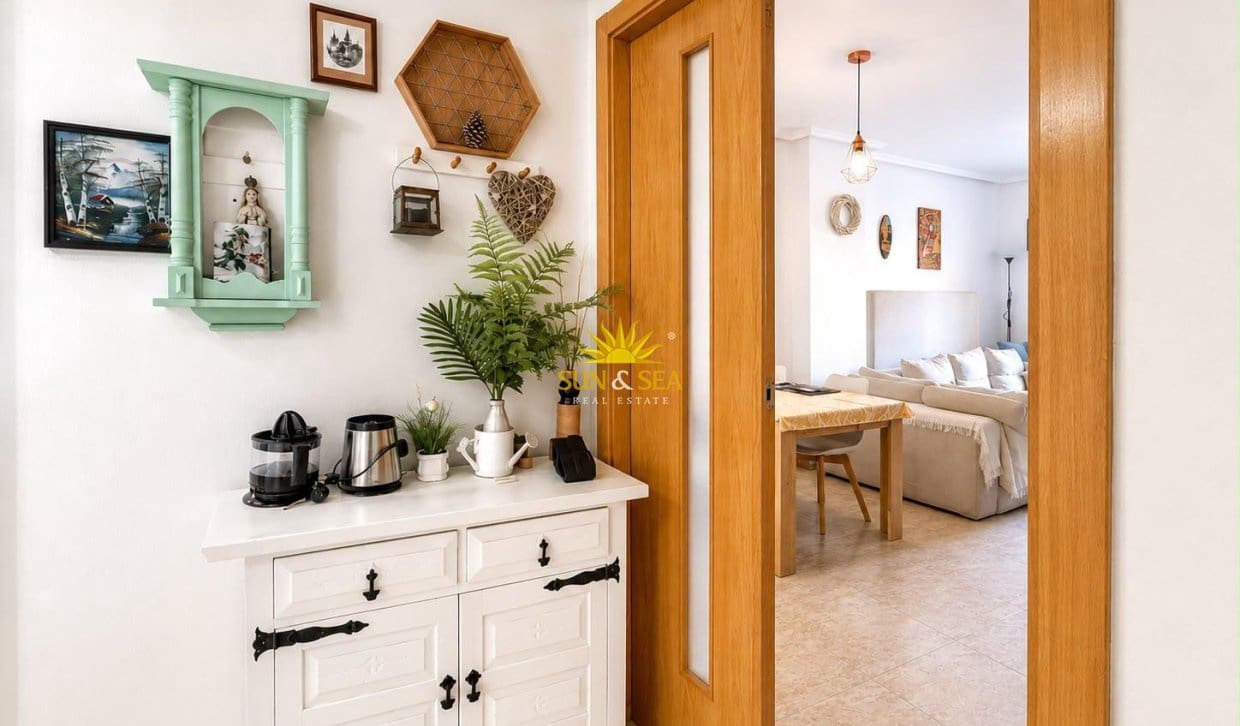 Apartamento de 2 habitaciones en Torrevieja en venta - 160.000 € (Ref: 9898469)