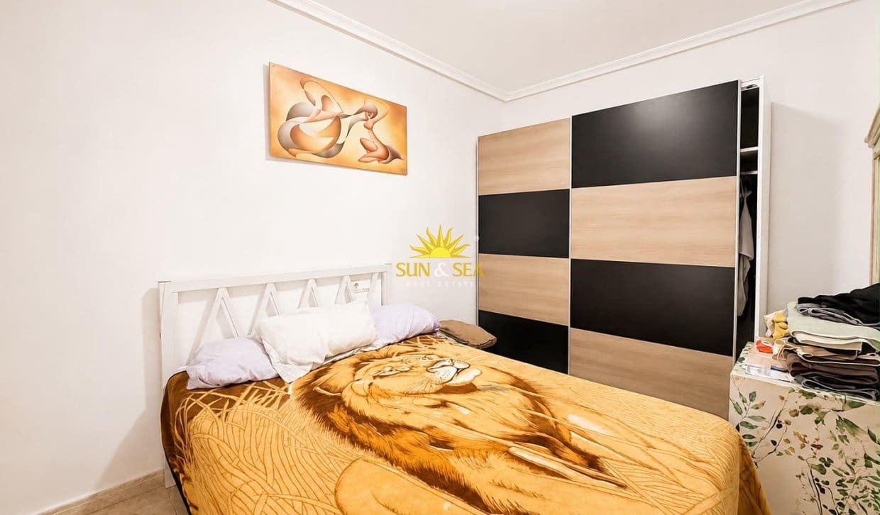 Apartamento de 2 habitaciones en Torrevieja en venta - 160.000 € (Ref: 9898469)