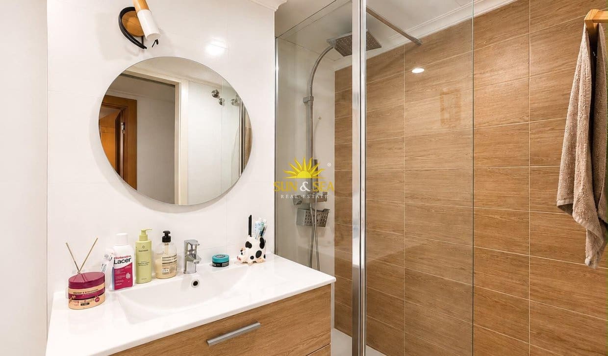 Apartamento de 2 habitaciones en Torrevieja en venta - 160.000 € (Ref: 9898469)
