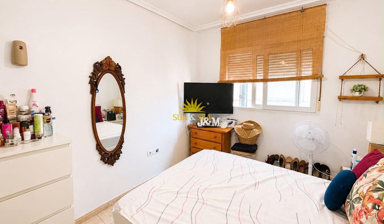 Apartamento de 2 habitaciones en Torrevieja en venta - 160.000 € (Ref: 9898469)