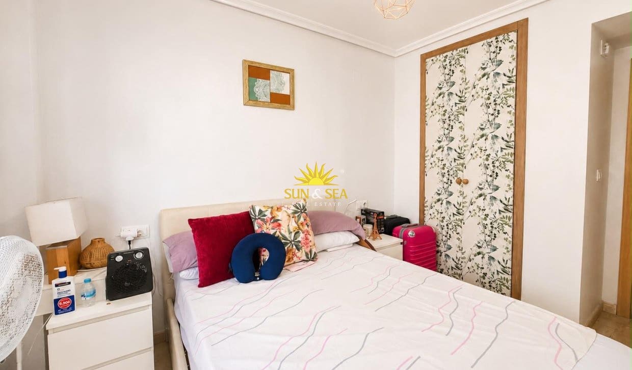 Apartamento de 2 habitaciones en Torrevieja en venta - 160.000 € (Ref: 9898469)