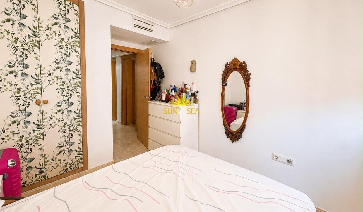 Apartamento de 2 habitaciones en Torrevieja en venta - 160.000 € (Ref: 9898469)