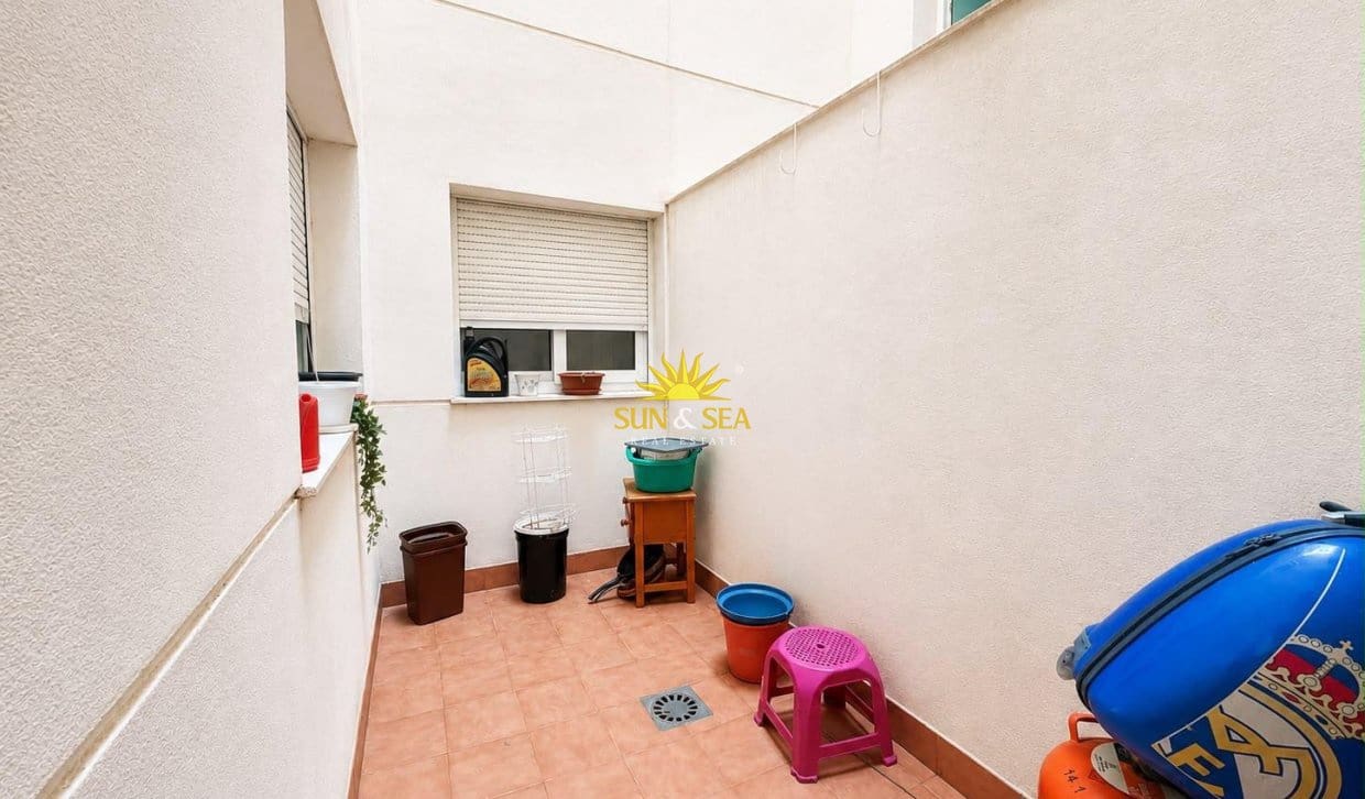 Apartamento de 2 habitaciones en Torrevieja en venta - 160.000 € (Ref: 9898469)