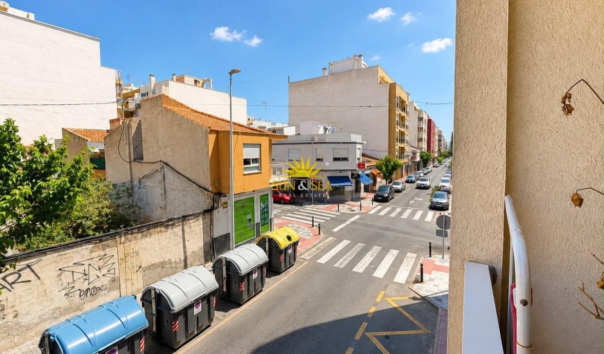 Apartamento de 2 habitaciones en Torrevieja en venta - 160.000 € (Ref: 9898469)