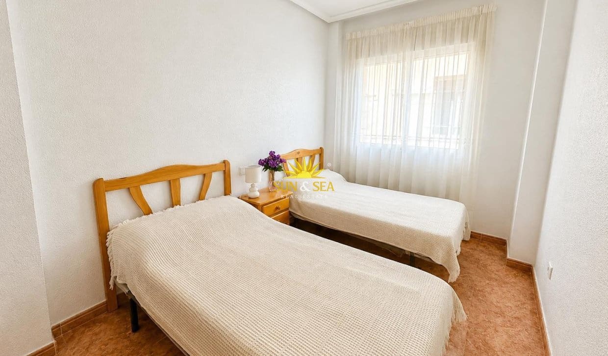 2 Zimmer Apartment zu verkaufen in Torrevieja mit Garage - 147.000 € (Ref: 9898470)