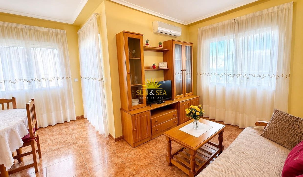 2 Zimmer Apartment zu verkaufen in Torrevieja mit Garage - 147.000 € (Ref: 9898470)