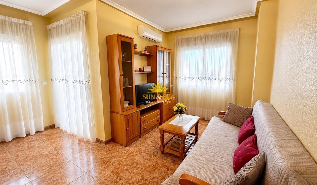 2 Zimmer Apartment zu verkaufen in Torrevieja mit Garage - 147.000 € (Ref: 9898470)