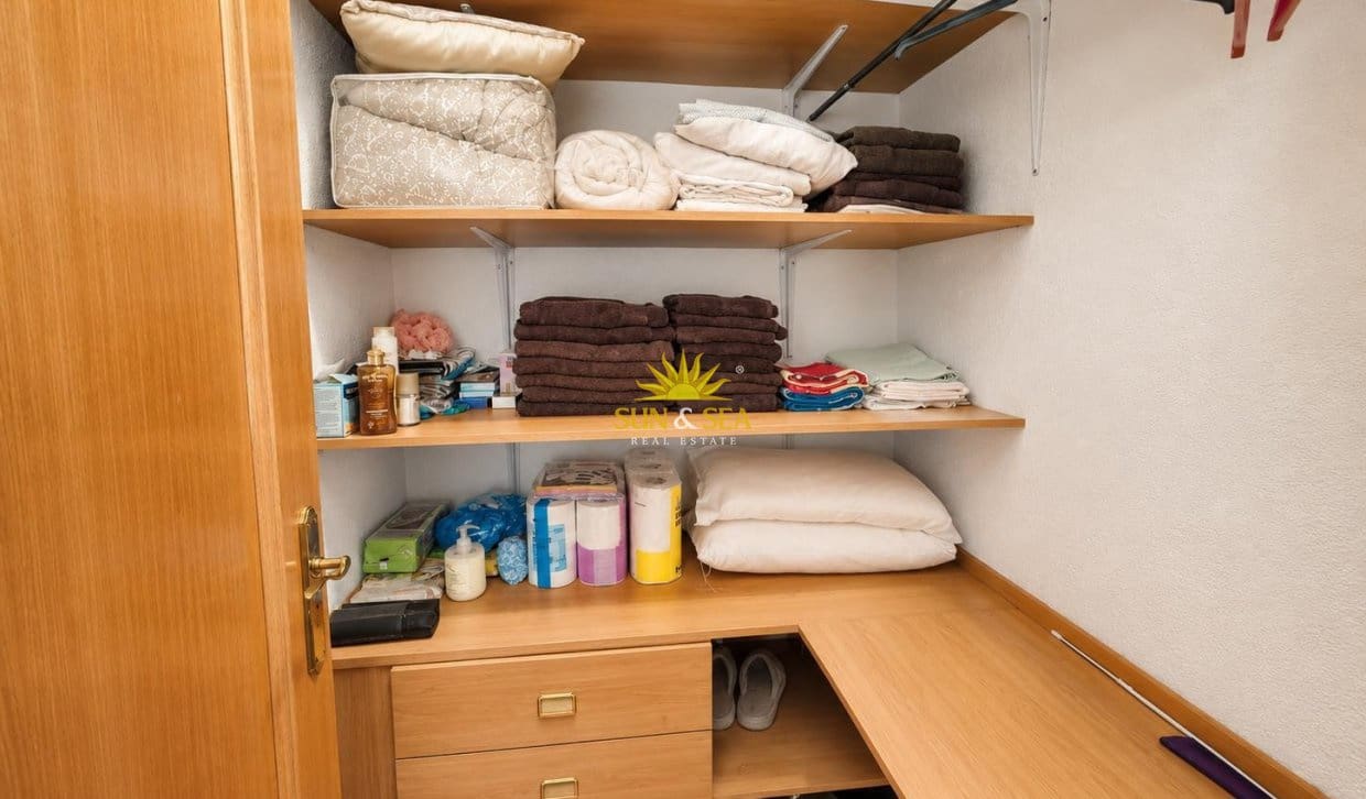 2 Zimmer Apartment zu verkaufen in Torrevieja mit Garage - 147.000 € (Ref: 9898470)