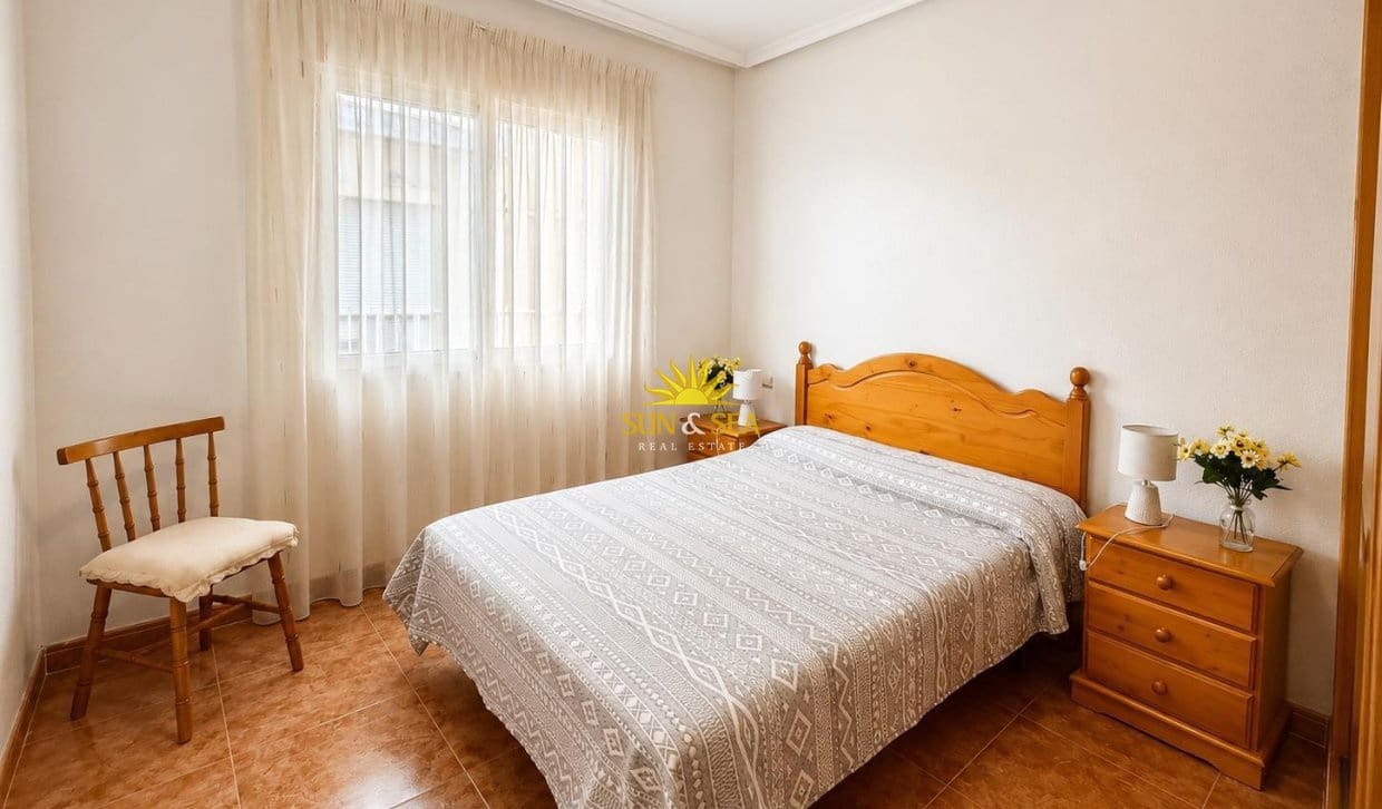 2 Zimmer Apartment zu verkaufen in Torrevieja mit Garage - 147.000 € (Ref: 9898470)