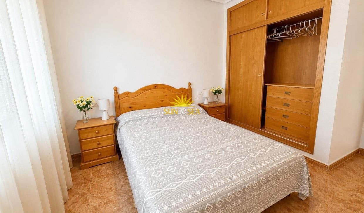 2 Zimmer Apartment zu verkaufen in Torrevieja mit Garage - 147.000 € (Ref: 9898470)