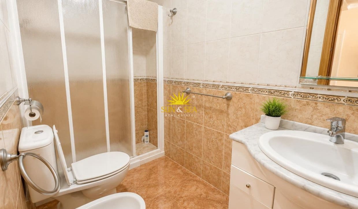 2 Zimmer Apartment zu verkaufen in Torrevieja mit Garage - 147.000 € (Ref: 9898470)