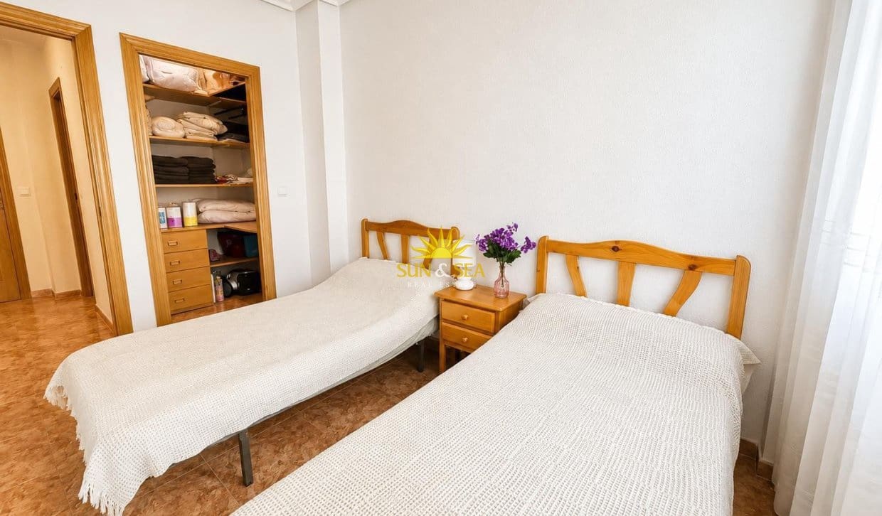 2 Zimmer Apartment zu verkaufen in Torrevieja mit Garage - 147.000 € (Ref: 9898470)