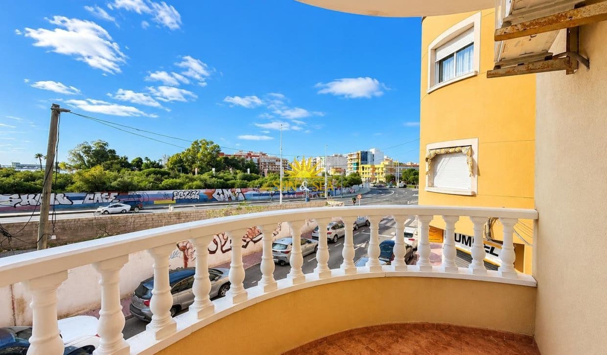 2 Zimmer Apartment zu verkaufen in Torrevieja mit Garage - 147.000 € (Ref: 9898470)