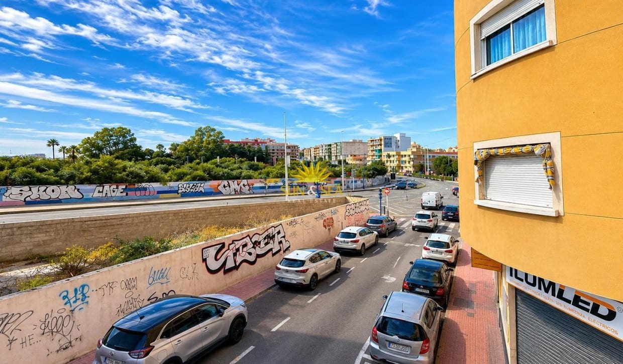 2 Zimmer Apartment zu verkaufen in Torrevieja mit Garage - 147.000 € (Ref: 9898470)