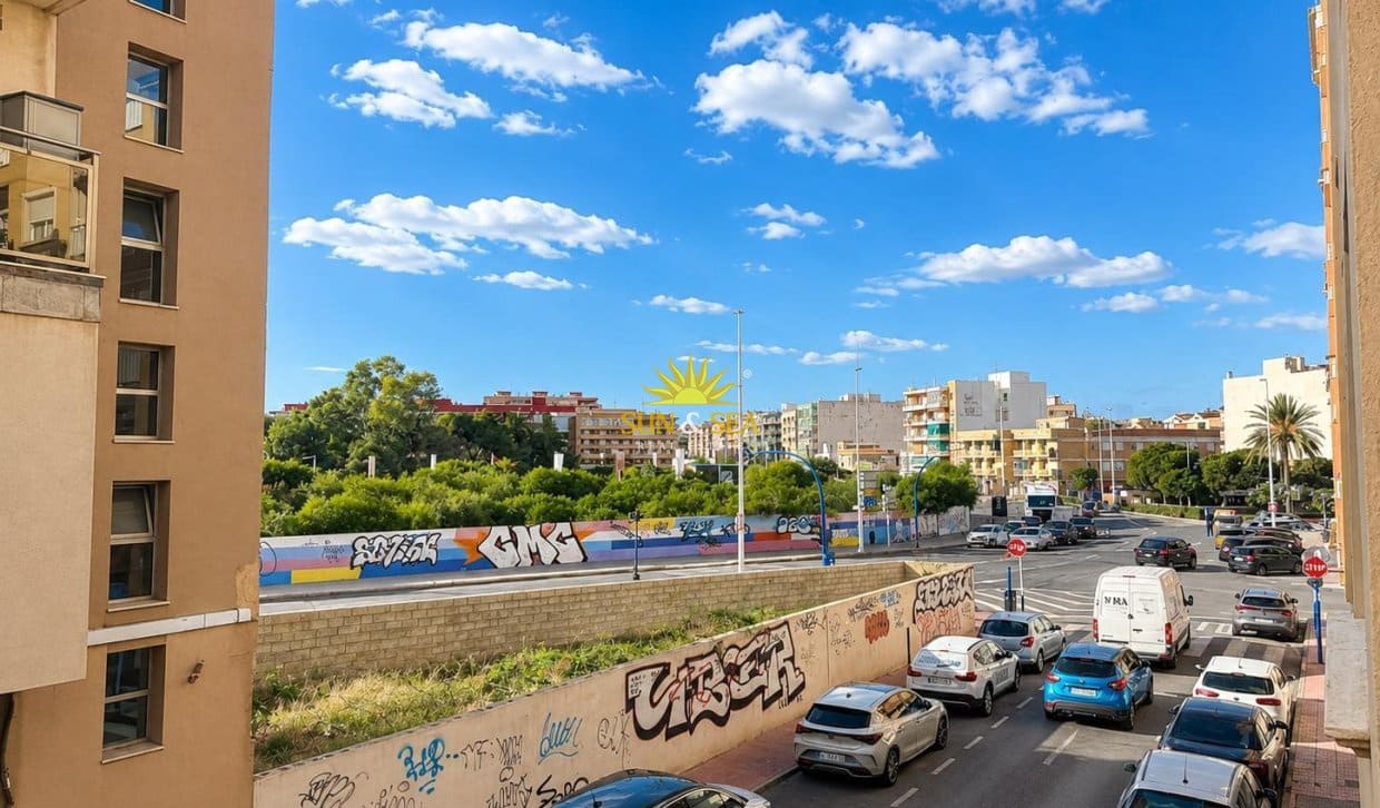 2 Zimmer Apartment zu verkaufen in Torrevieja mit Garage - 147.000 € (Ref: 9898470)