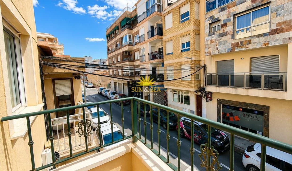 2 Zimmer Apartment zu verkaufen in Torrevieja mit Garage - 147.000 € (Ref: 9898470)