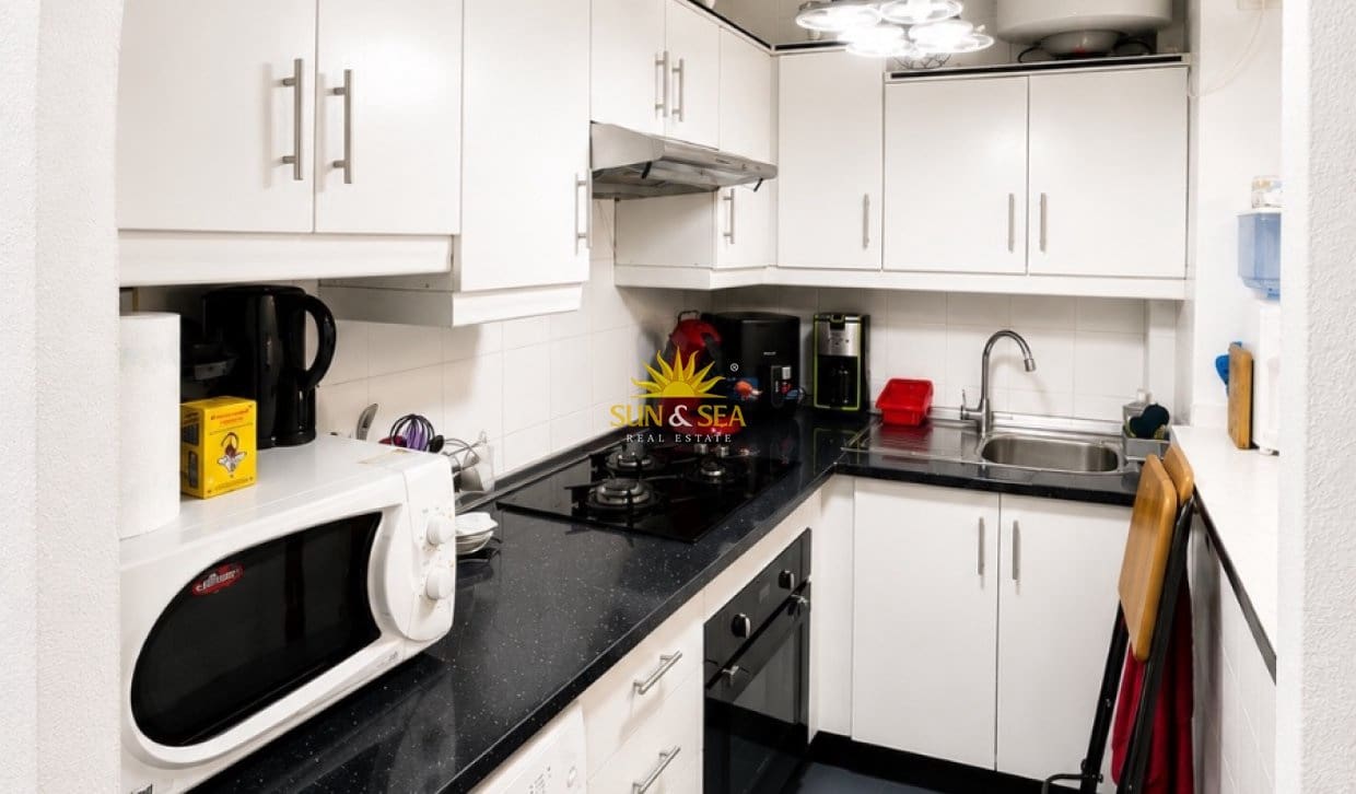 1 sovrum Lägenhet att hyra i Torrevieja - 750 € (Ref: 9902106)