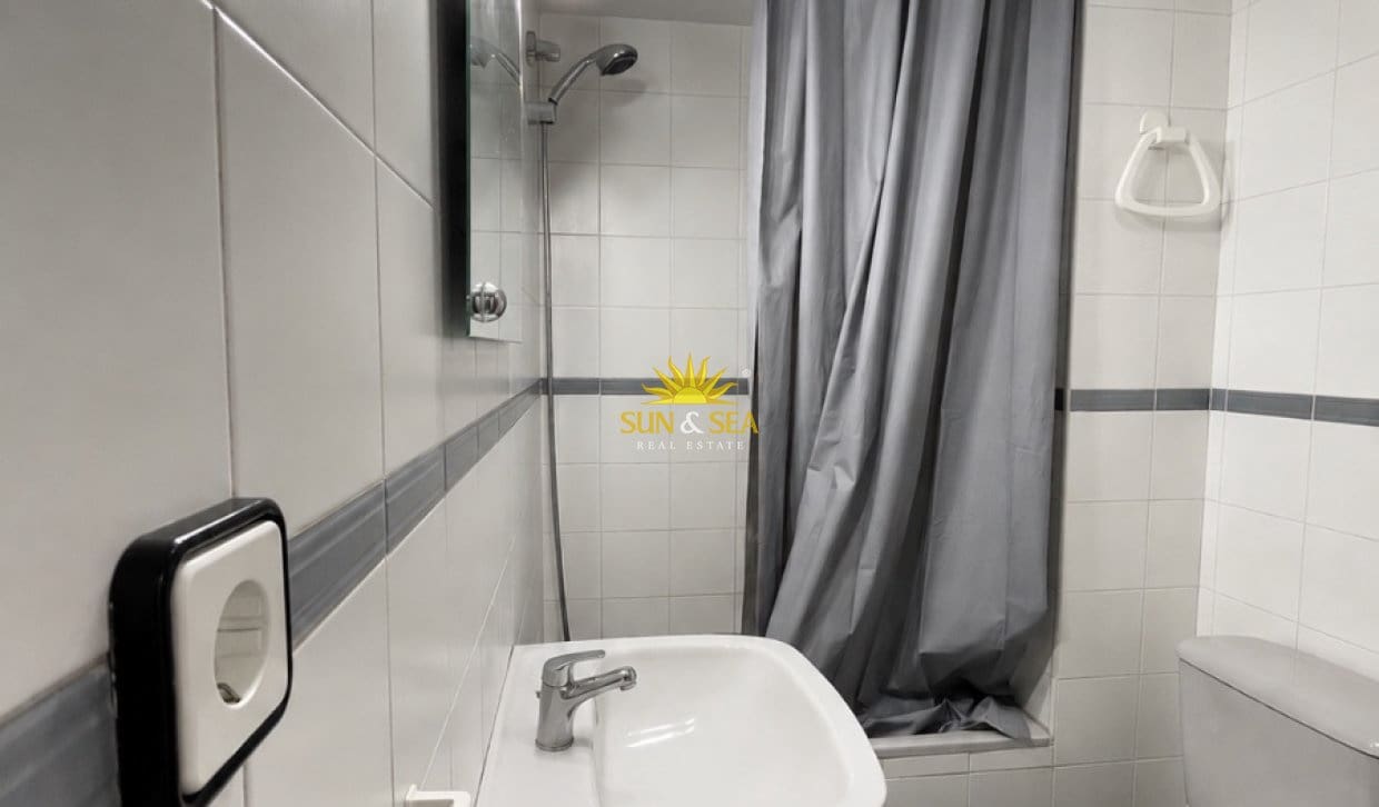 1 sovrum Lägenhet att hyra i Torrevieja - 750 € (Ref: 9902106)
