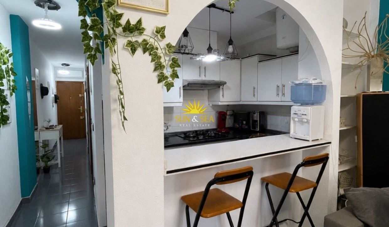 1 sovrum Lägenhet att hyra i Torrevieja - 750 € (Ref: 9902106)