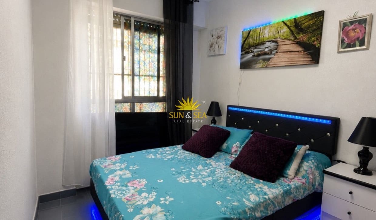 1 sovrum Lägenhet att hyra i Torrevieja - 750 € (Ref: 9902106)