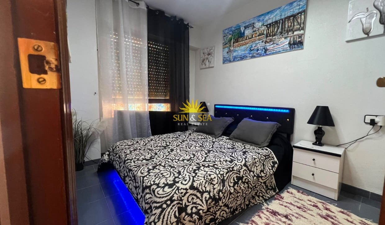 1 soveværelse Lejlighed til leje i Torrevieja - € 750 (Ref: 9902106)