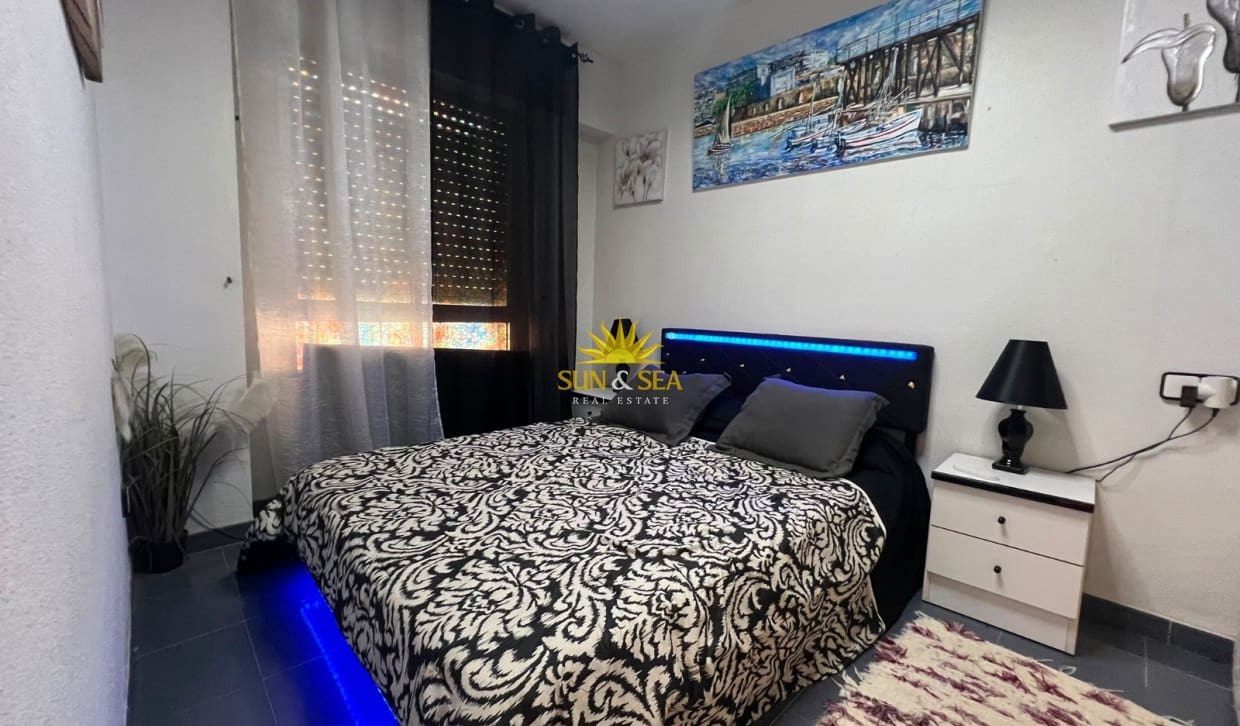 1 soveværelse Lejlighed til leje i Torrevieja - € 750 (Ref: 9902106)