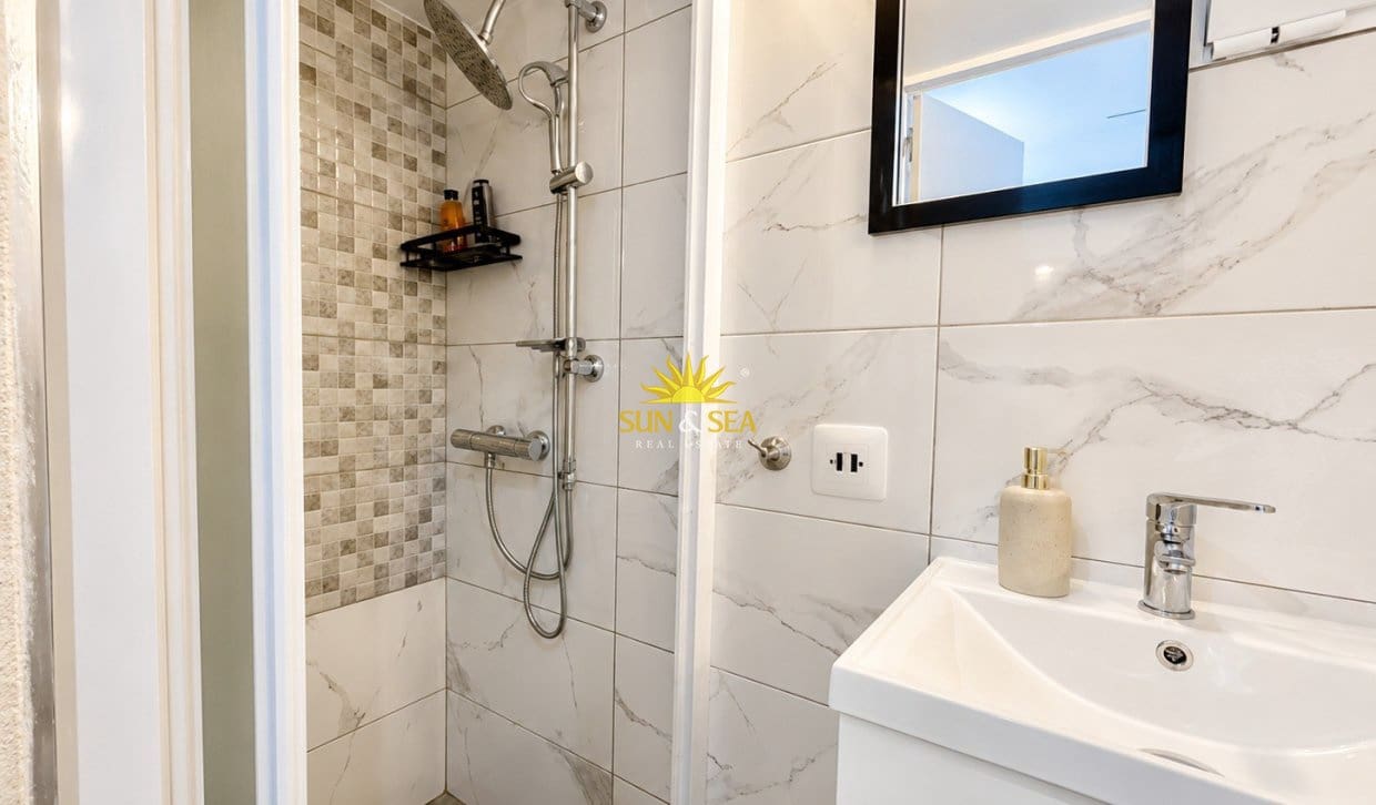 2 soverom Leilighet til salgs i Torrevieja - € 99 900 (Ref: 9902469)