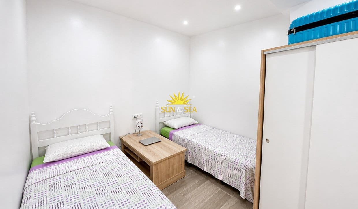 2 soverom Leilighet til salgs i Torrevieja - € 99 900 (Ref: 9902469)
