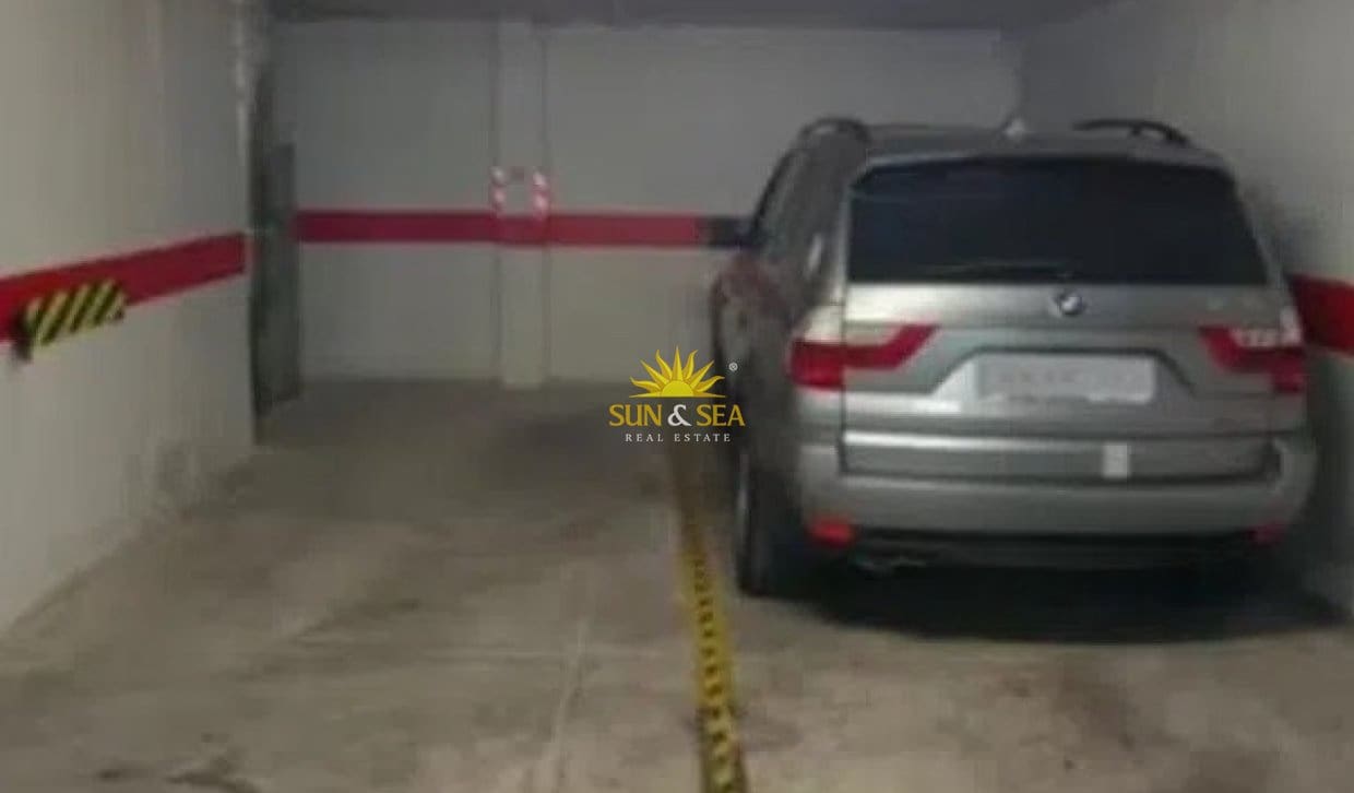 Garaje en Torrevieja en venta - 11.000 € (Ref: 9904951)