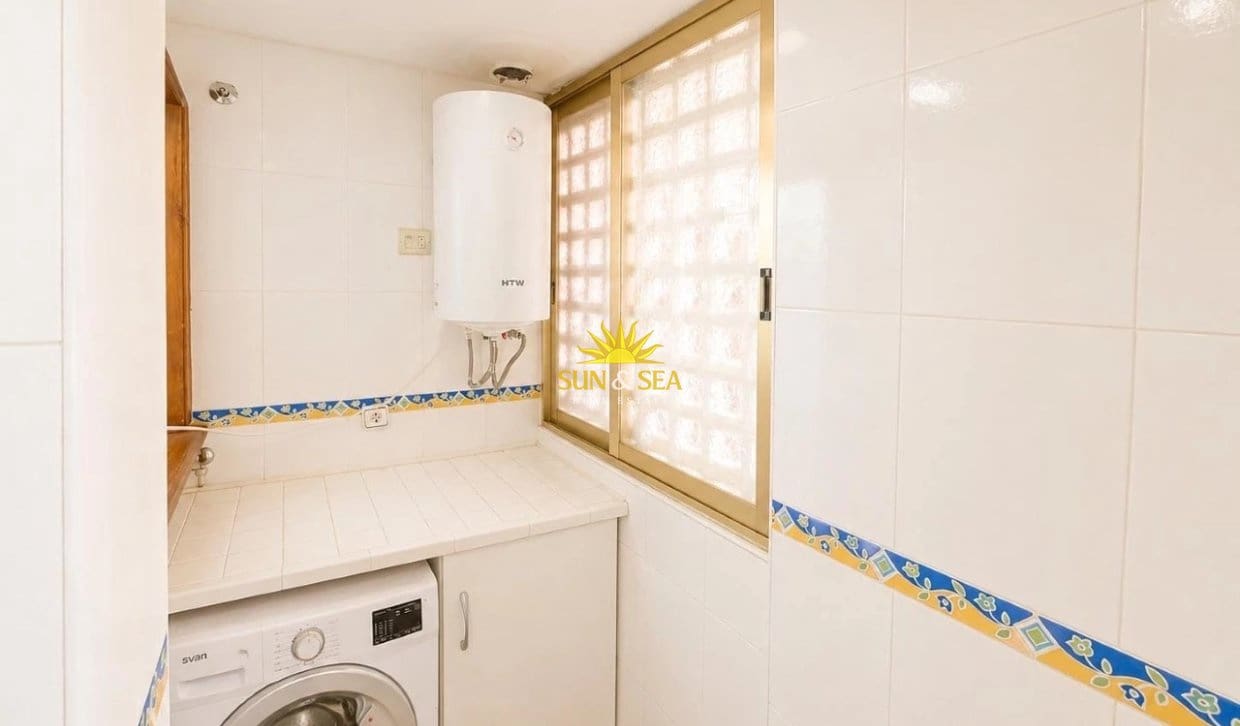 Apartamento de 2 habitaciones en Torrevieja en venta con piscina - 149.000 € (Ref: 9905320)