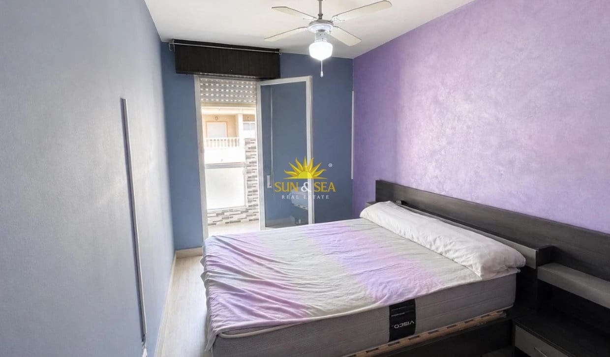 Apartamento de 2 habitaciones en Torrevieja en venta con piscina - 149.000 € (Ref: 9905320)