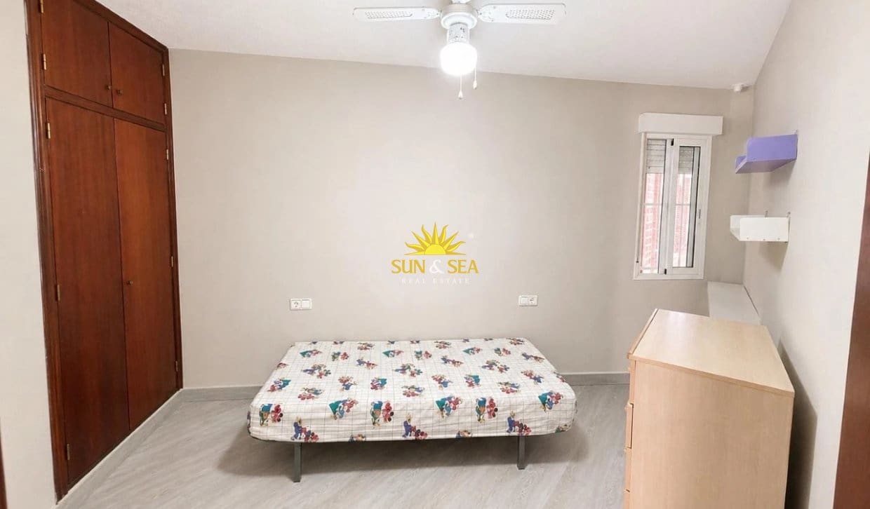 Apartamento de 2 habitaciones en Torrevieja en venta con piscina - 149.000 € (Ref: 9905320)
