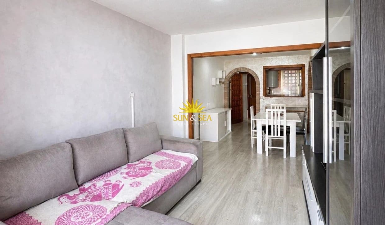 Apartamento de 2 habitaciones en Torrevieja en venta con piscina - 149.000 € (Ref: 9905320)