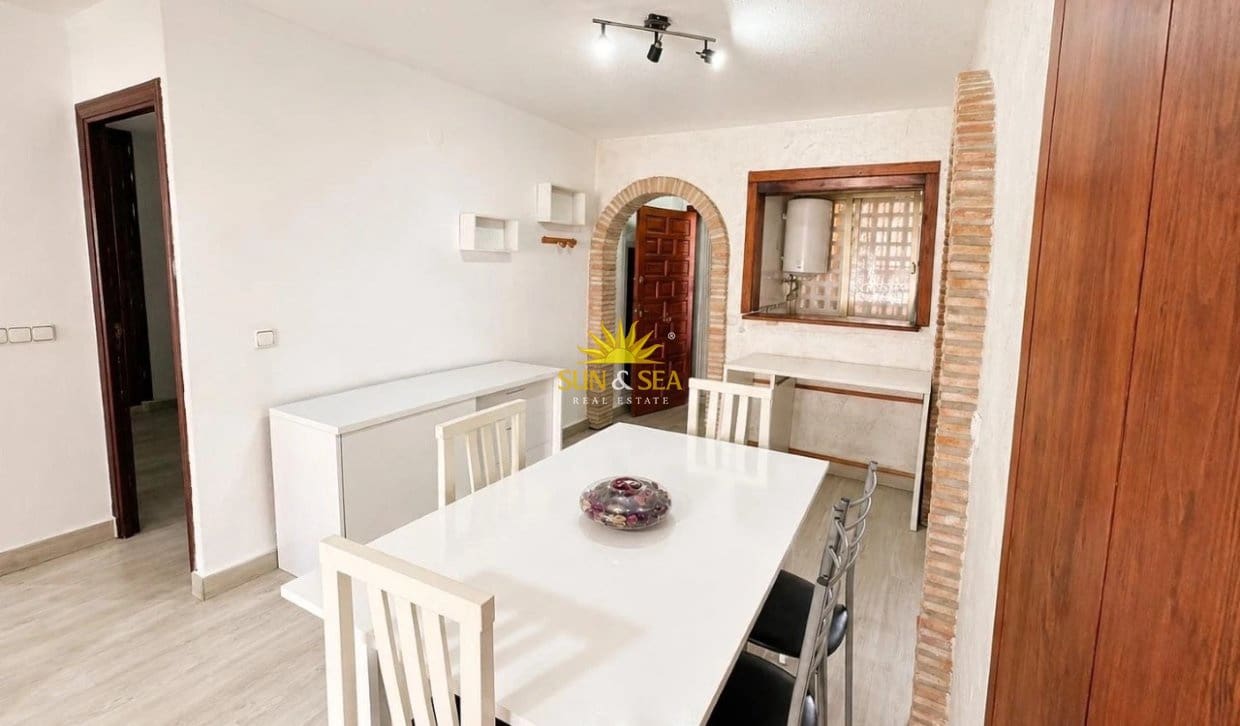 Apartamento de 2 habitaciones en Torrevieja en venta con piscina - 149.000 € (Ref: 9905320)