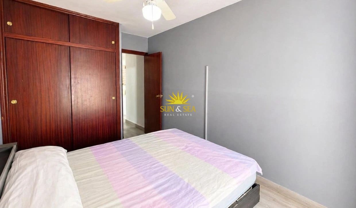 Apartamento de 2 habitaciones en Torrevieja en venta con piscina - 149.000 € (Ref: 9905320)