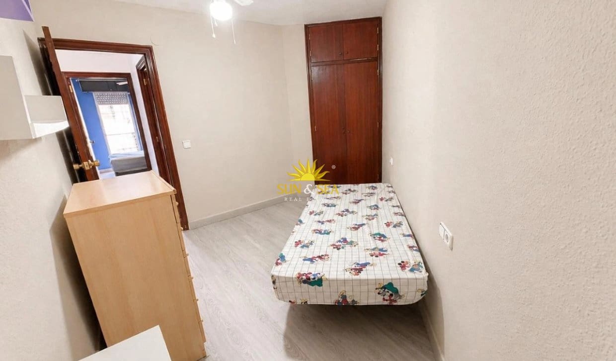 Apartamento de 2 habitaciones en Torrevieja en venta con piscina - 149.000 € (Ref: 9905320)