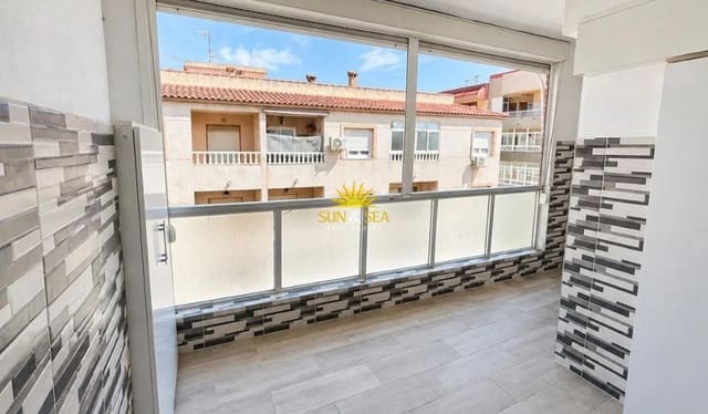 Apartamento de 2 habitaciones en Playa de los Náufragos, Torrevieja en venta con piscina - 149.000 € (Ref: 9905320)