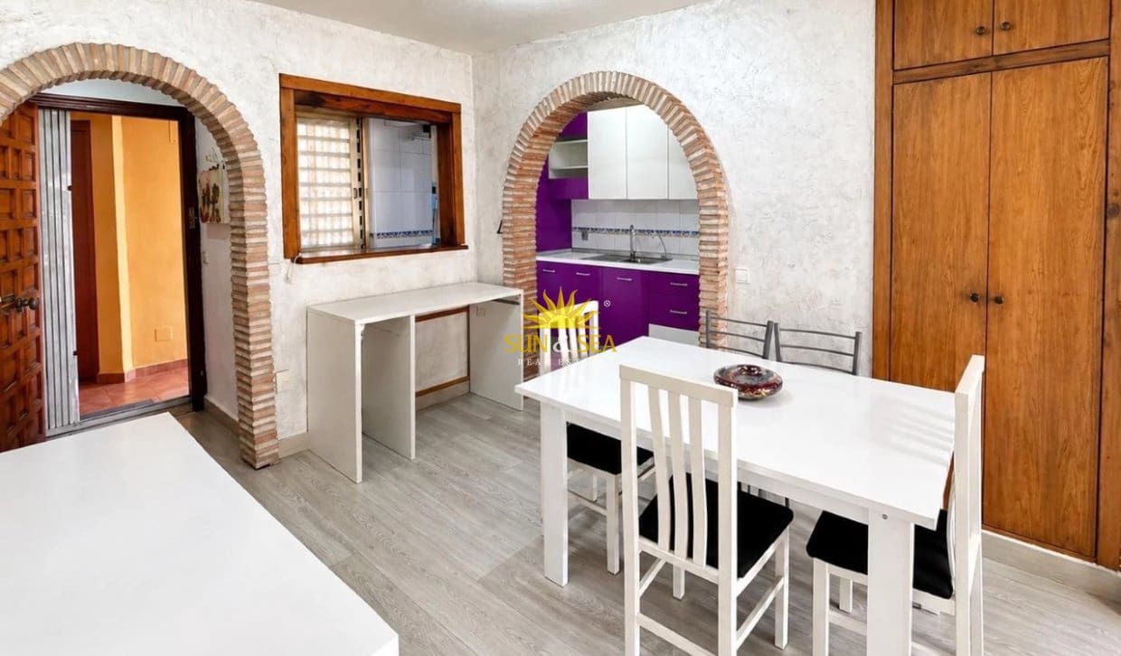 Apartamento de 2 habitaciones en Torrevieja en venta con piscina - 149.000 € (Ref: 9905320)