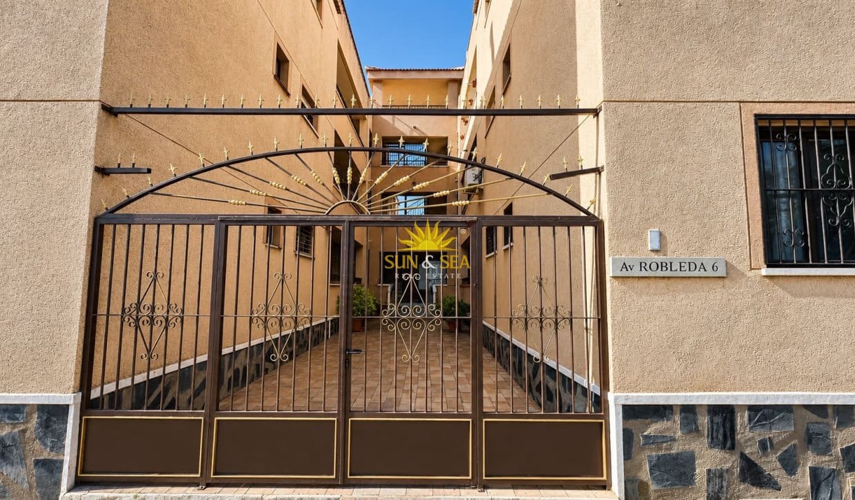 1 soverom Leilighet til salgs i Torrevieja med garasje - € 84 900 (Ref: 9906628)
