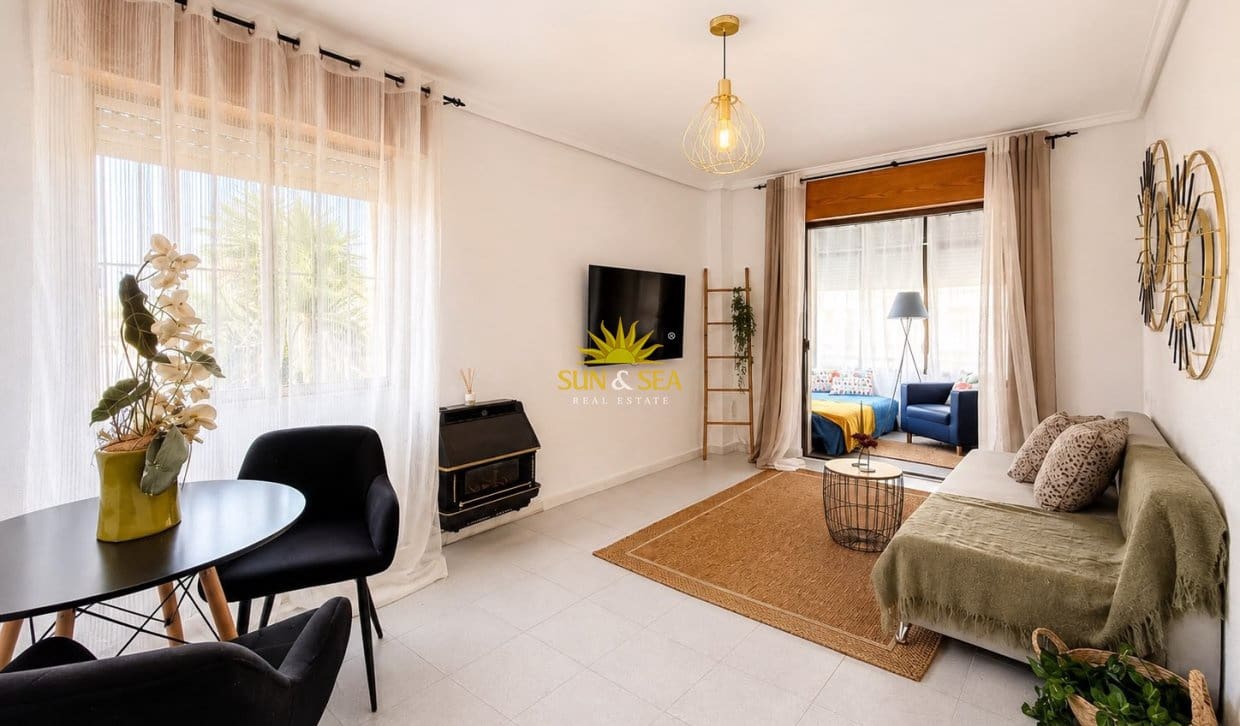 1 makuuhuone Huoneisto myytävänä paikassa Torrevieja mukana 
autotalli - 84 900 € (Ref: 9906628)